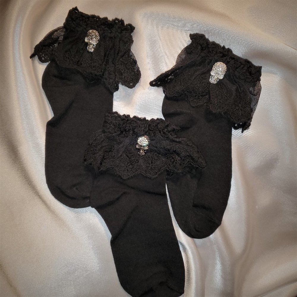 NWT, BLACK LACE ANKLE SOCKS.